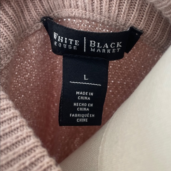 White House black market, tan/beige Sweater with Pockets. - Picture 13 of 13